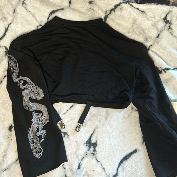 Cropped dragon sleeved shirt (S) - Picture 2 of 4